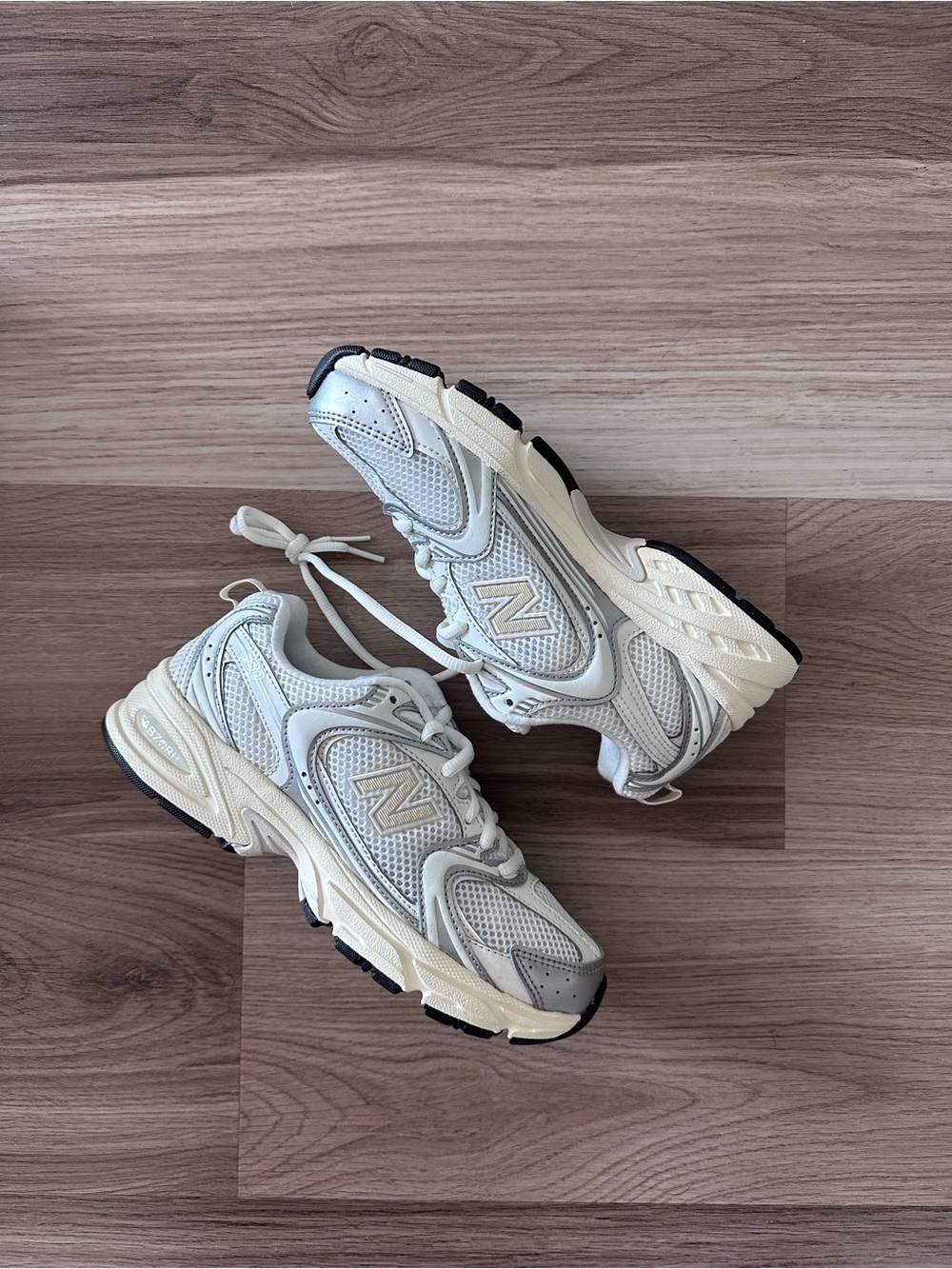 New Balance 530 Women’s Size 5.5 Silver Met/Linen Shoes